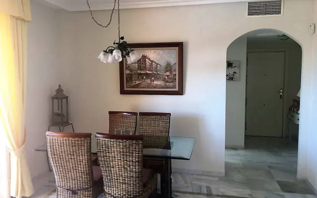 Apartment 10 Minutes Walk From Puerto Banús