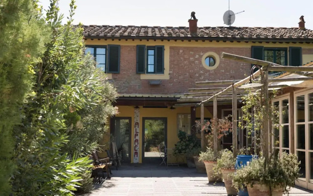Farmhouse in Tuscany With Pool Near Montecastello