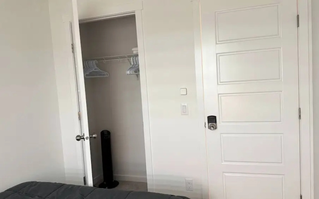 3BR Family House in NE Edmonton