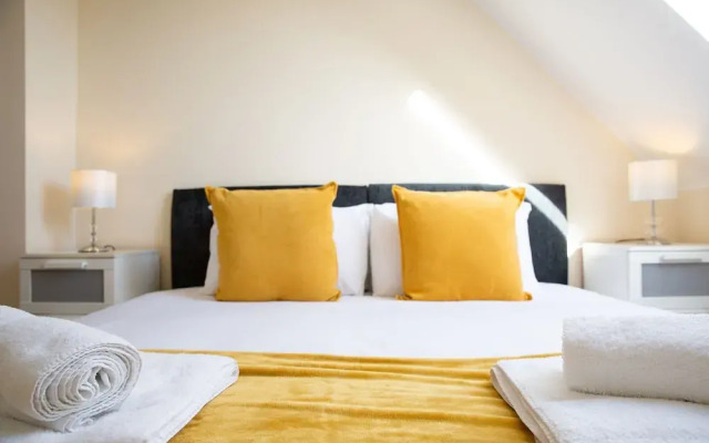 Velvet 2-bedroom Apartment Clock House - Hoddesdon