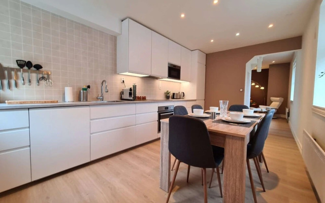 Spacious And Modern 3-bedroom Near Center, Free Parking