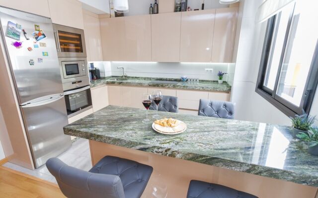 Grand Apartment with terrace & Parking by La Recepcion
