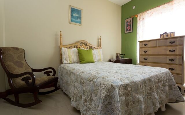 New Kingston Guest Apartment at Inglaterra I