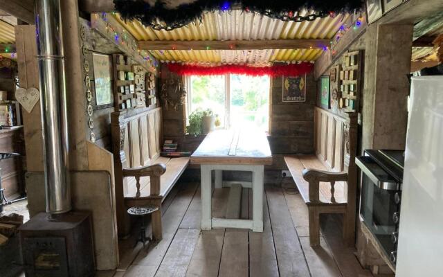 Outstandingly Situated Cosy Shepherds Hut