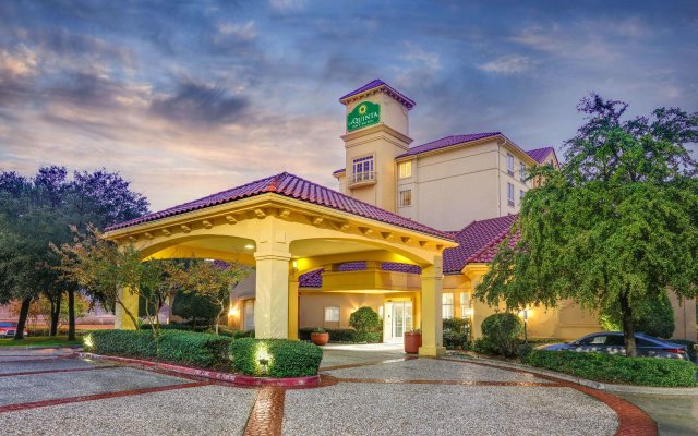 La Quinta Inn & Suites by Wyndham Dallas North Central