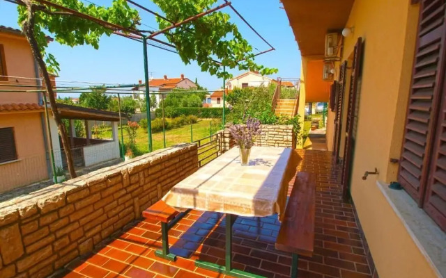 Cozy Apartment in Peroj With Terrace