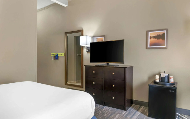 Comfort Inn & Suites Toledo North