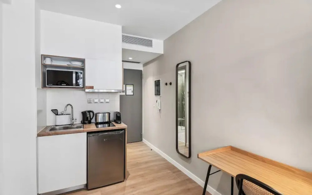 limehome Piraeus Olive
