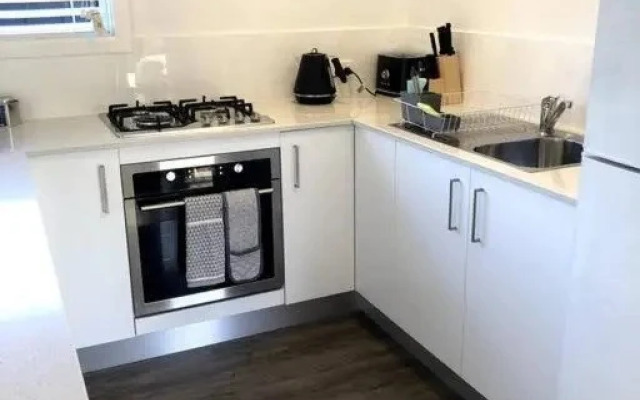 Adorable 1 bedroom guesthouse with firepit