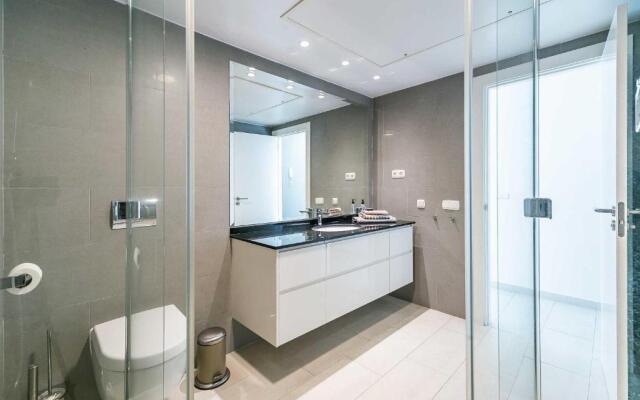 25-Modern Apartment in Paseo Maritimo, Fuengirola!