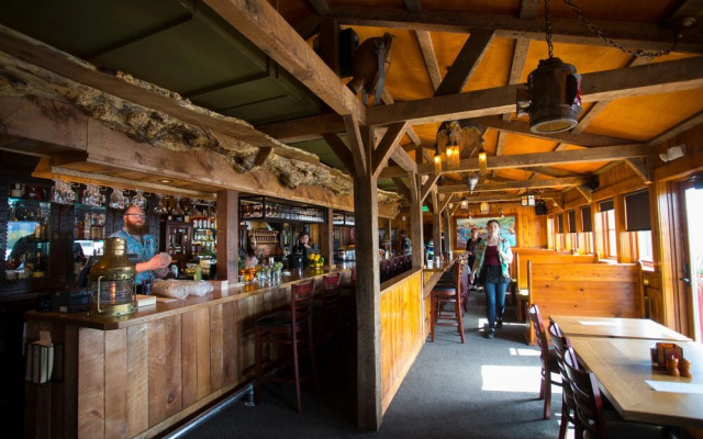 McMenamins Kalama Harbor Lodge