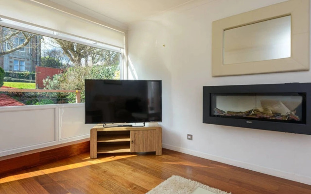 Corrin - Chic 1 Bedroom Apartment