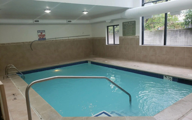 A Victory Suites Warren