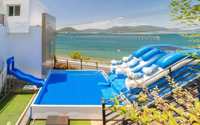 Geoje Rockspa Pension