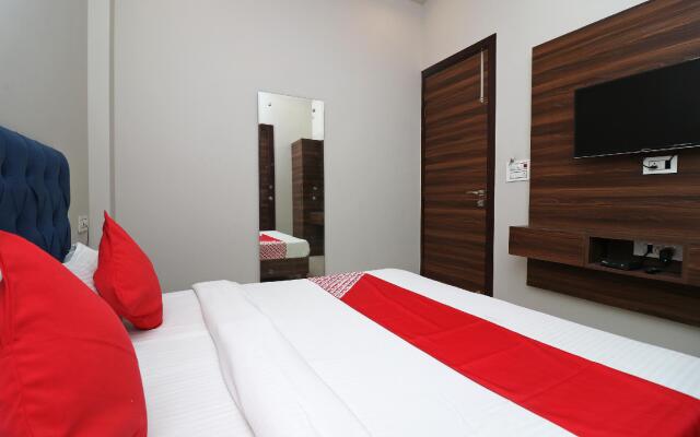 OYO 38799 Savoy Guest House