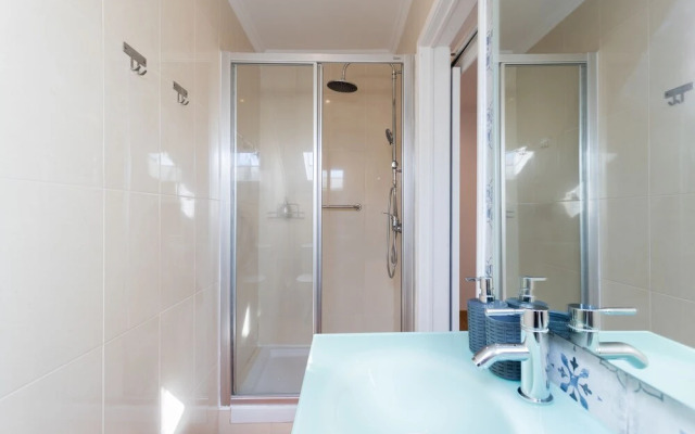 Rato Cozy 3BR w/balcony - by LU Holidays