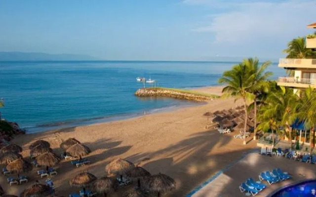 Villa del Palmar Residences