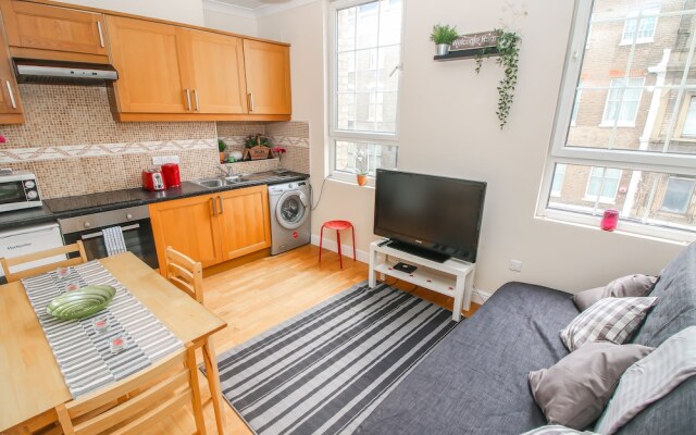 City view flat at Liverpool st Brick Ln