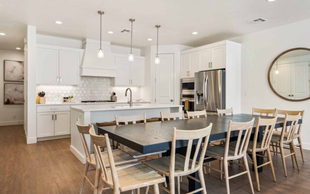 Sixteen Sandals 4 Bedroom Townhouse