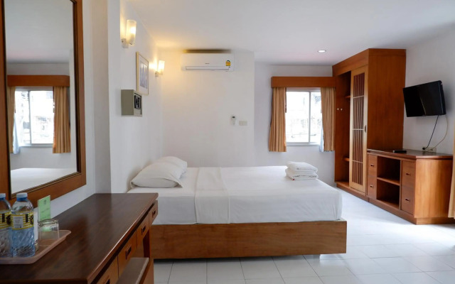 18 Coins Budget Hotel