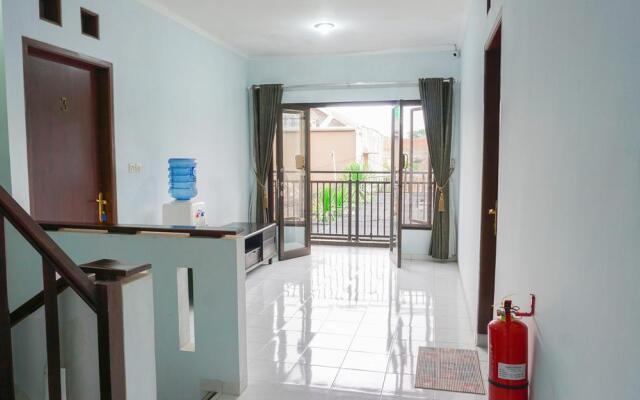 SPOT ON 1792 Roemah Nenekoe Guest House