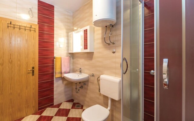 Beautiful Home in Makarska With Wifi and 2 Bedrooms