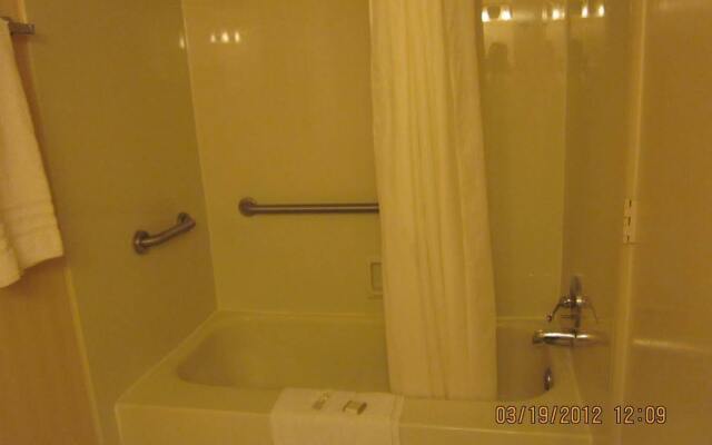 Howard Johnson by Wyndham Benton Harbor/St. Joseph