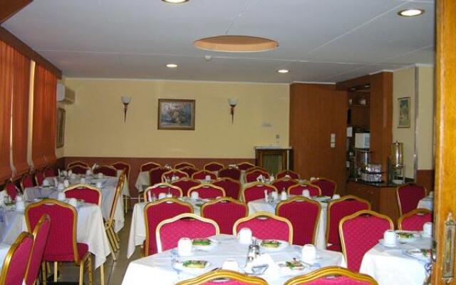 Aristoteles Hotel