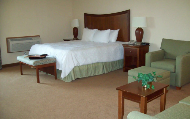 Wingate by Wyndham Lincoln Airport East I-80