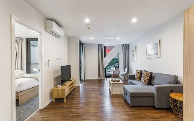 Stunning Ellerslie Apartment + Private Balcony!