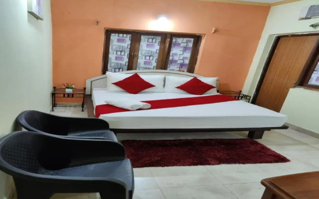 Oyo 87132 Mahamaya Holiday Inn