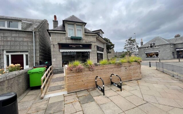 The Summit West End - 1BR Cosy Flat, Central, Wifi