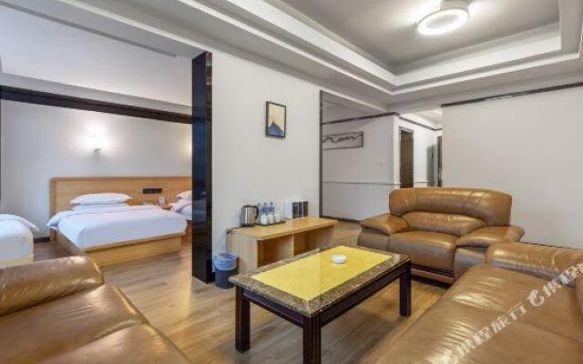 Kun Ming Rui Feng Hotel