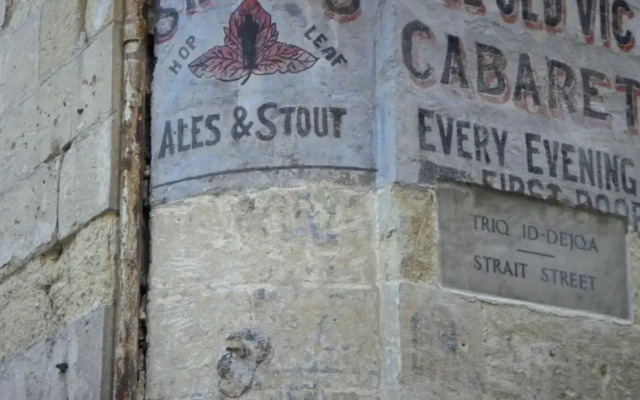 Valletta most central studio apartment 16th-Century building