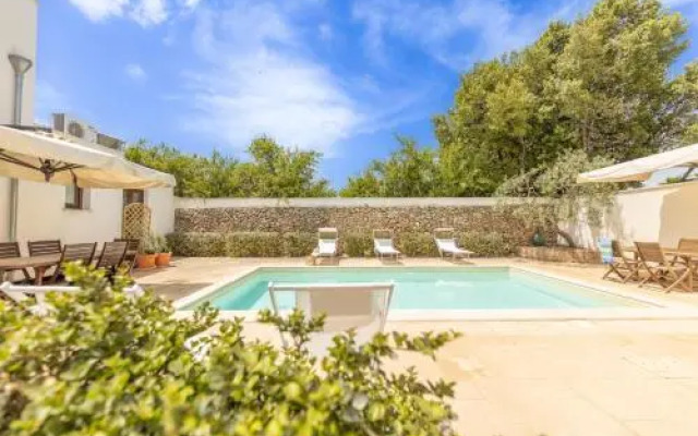 Luxury Courtyard Bilo