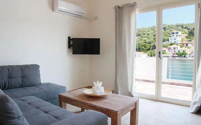 Xaradiotis House - A modern home away from home