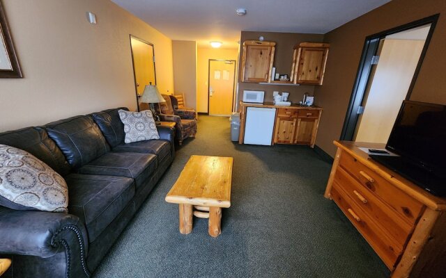 Pine Peaks Lodge & Suites