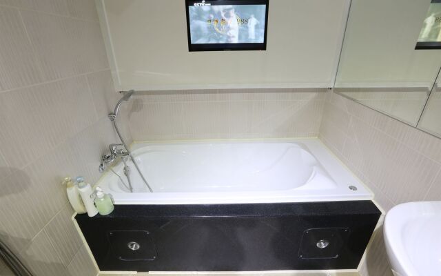 Film 37.2 Hotel