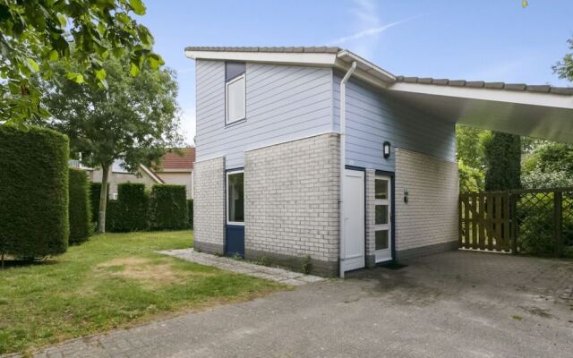 Pleasant Holiday Home in Ouddorp With Garden