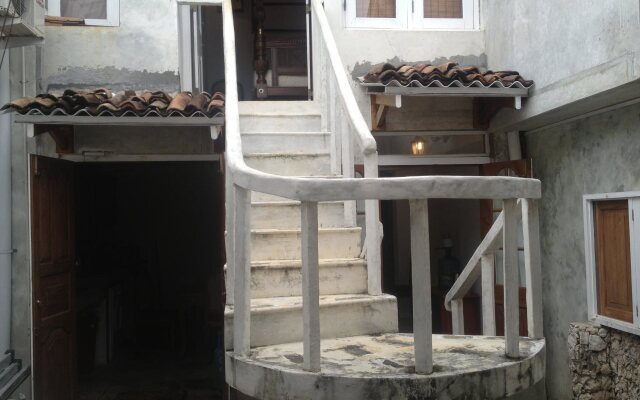 Rifkys Galle Fort Residence