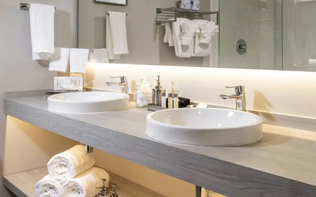 Palazzo Lakeside Hotel