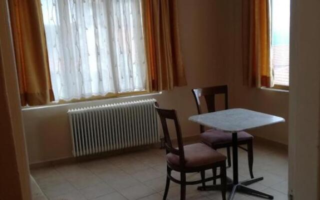 Parnon Hotel