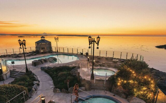 Oak Bay Beach Hotel