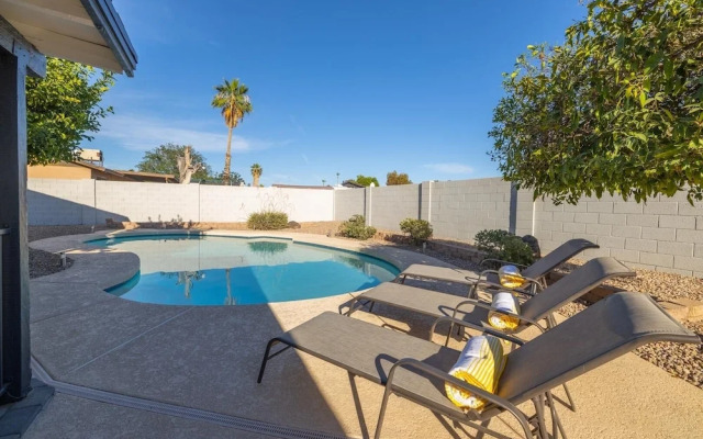 Open Floor Mesa Gable Vacation Home with Heated Pool by Redawning