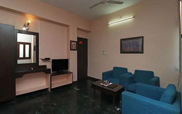 Hotel Girish