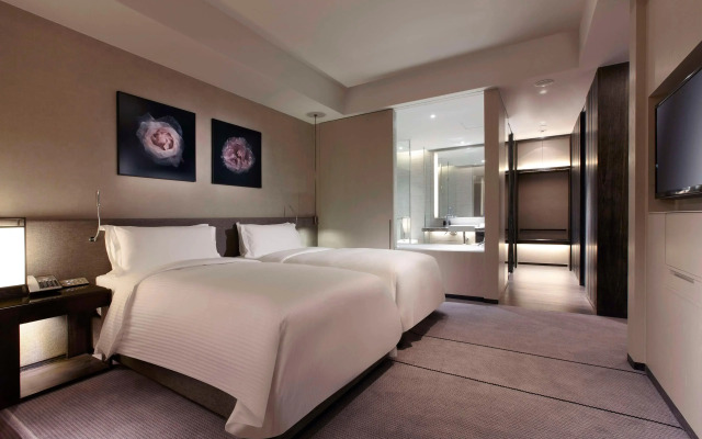 Humble House Hotel Taipei, Curio Collection by Hilton