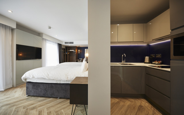 Roomzzz York City