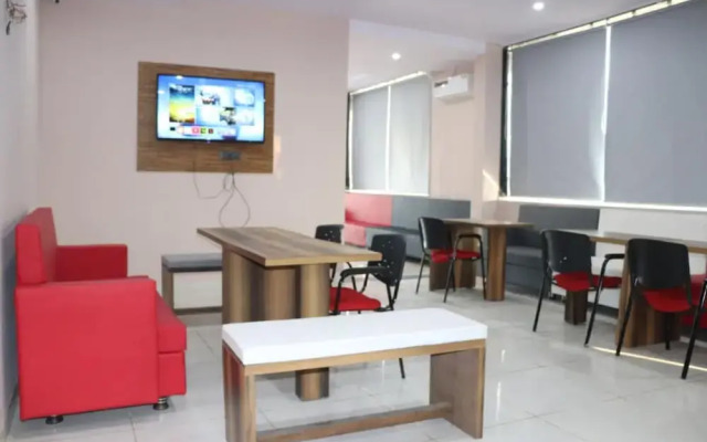 Goroomgo Pat Village Inn Indore