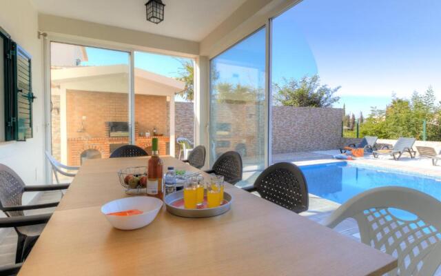 Villa Albufeira Golf Dois Superb V5 sleeps 12 Short Walk to Albufeira Centre