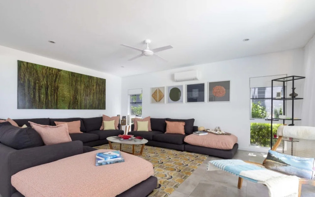 Tenterfield Beachfront Luxury 4 Bedroom Holiday Home
